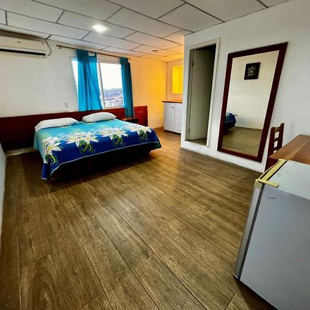 Hostal Muyuyo Пуерто-Айора Екстер'єр фото