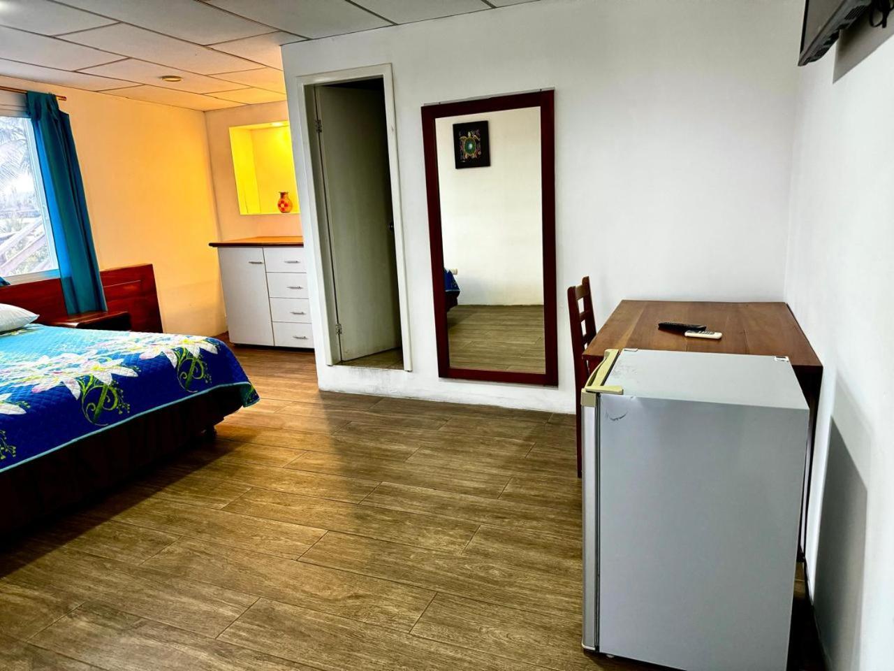 Hostal Muyuyo Пуерто-Айора Екстер'єр фото